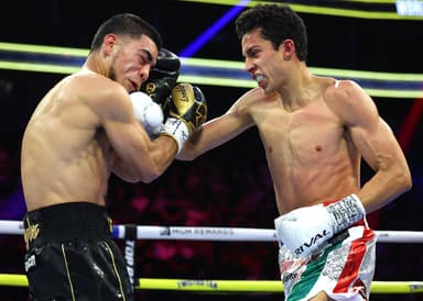 Rafael Espinoza Stops Edward Vazquez In Seven, Retains WBO World Featherweight Title