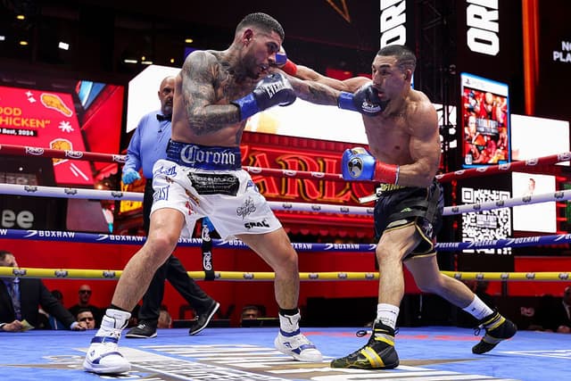 Teofimo Lopez Sharp, Dominant Over Arnold Barboza Jr.  in Times Square