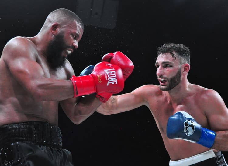 Noel Mikaelian s’impose face à Badou Jack lors de la revanche et conserve le titre WBC des lourds-légers