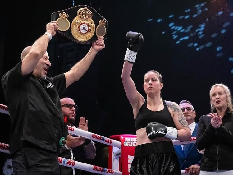 Mary Spencer et Mikaela Mayer s'affronteront pour le titre WBA des super-welters le 30 octobre.