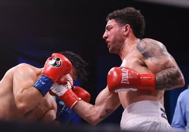 Julian Rodriguez inflige une raclée à Cain Sandoval et remporte une victoire aux points unanime