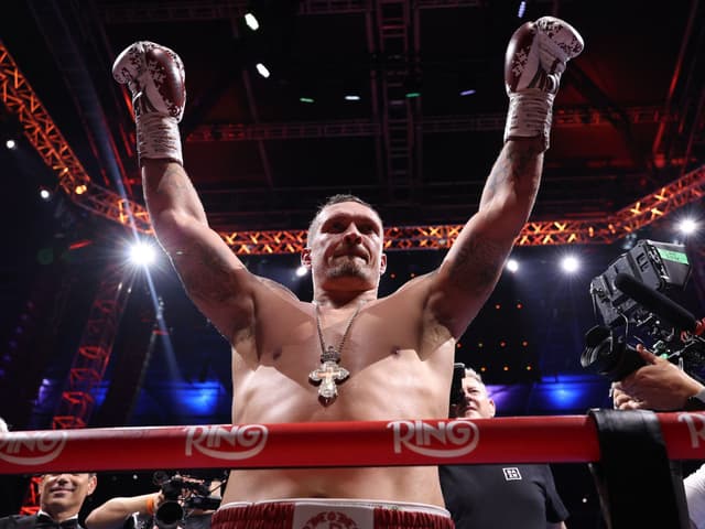 Oleksandr Usyk Drops, Stops Daniel Dubois With 5th-Round KO To Reclaim Undisputed Heavyweight Titles
