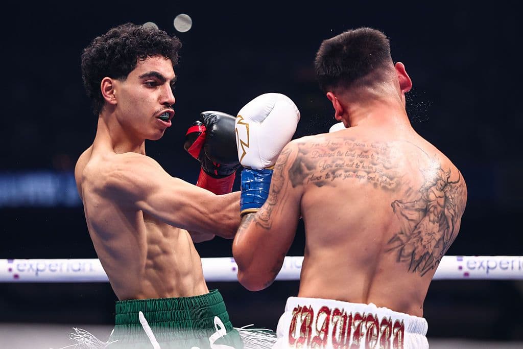 Mohammed Alakel opens Canelo-Crawford card with comfortable win