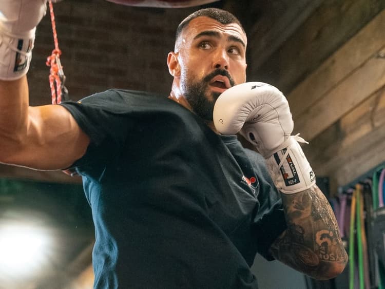 エディ・ハーン、再起を図るアレクシス・バリエールに前向きな姿勢を促す――3月25日から再建スタート