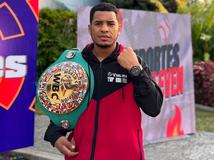 カルロス・カニサレスが欠場、ニヨムトロン対サラテのWBC空位108ポンド王座戦が12月4日に開催決定