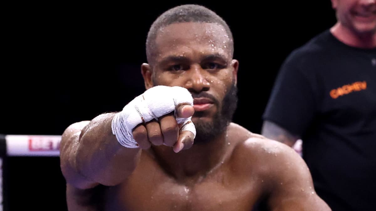 Cheavon Clarke vs Viddal Riley