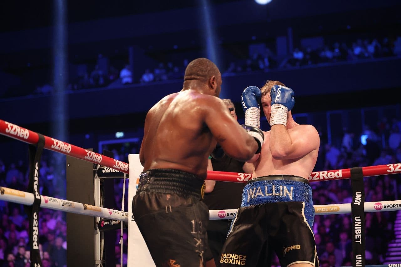 chisora-wallin-fight (14).jpg