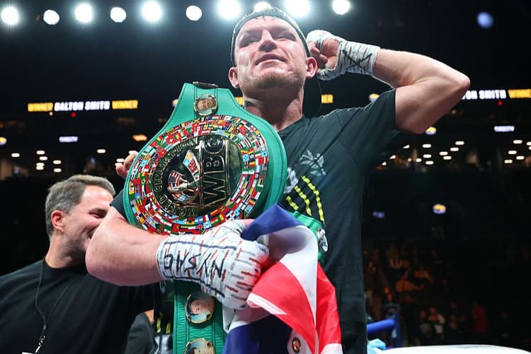 Dalton Smith assume son statut de champion du monde après avoir fait tomber Subriel Matias.