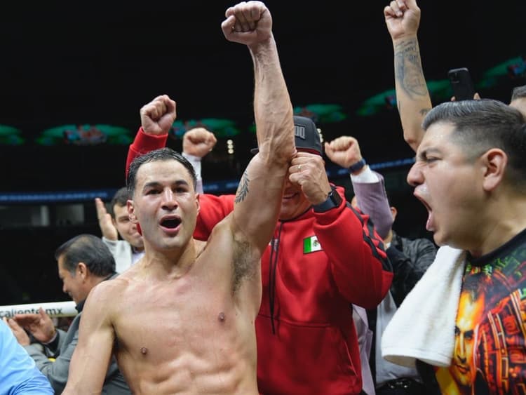 Lindolfo Delgado Scores Controversial Split-Decision Victory Over Gabriel Gollaz