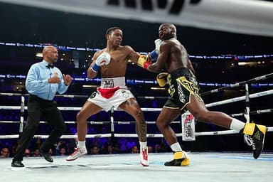 Floyd Schofield bombs out Tevin Farmer in 1st round, calls for Shakur Stevenson