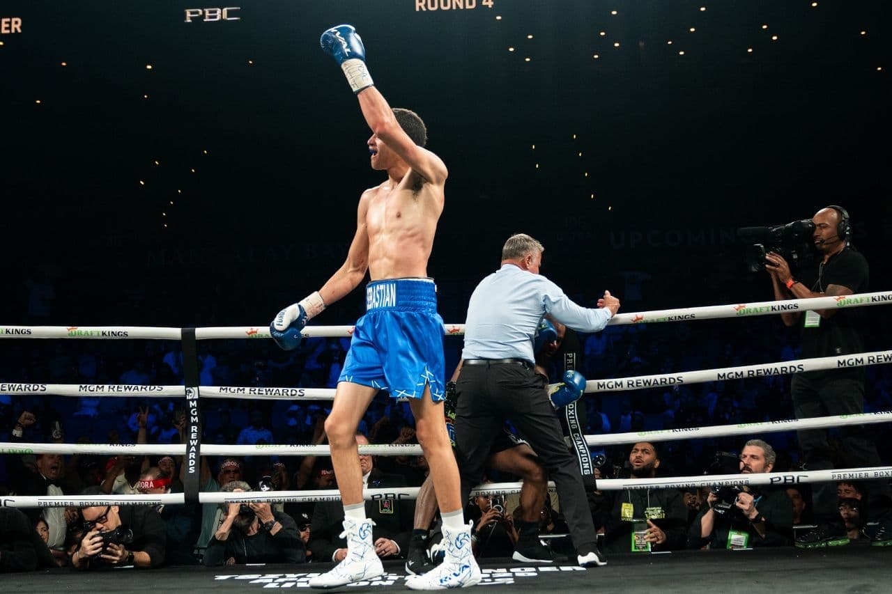 fundora-booker-fight (11).jpg