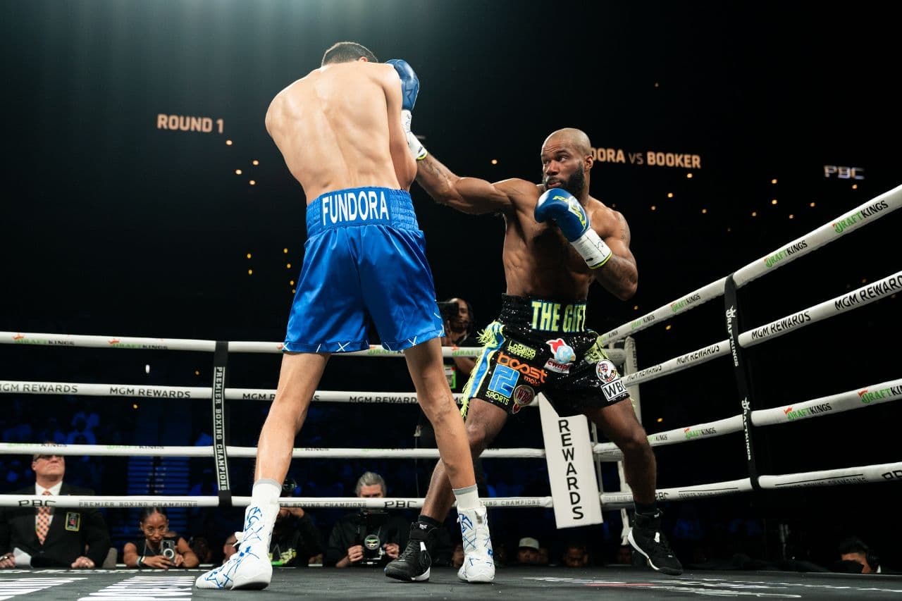 fundora-booker-fight (16).jpg