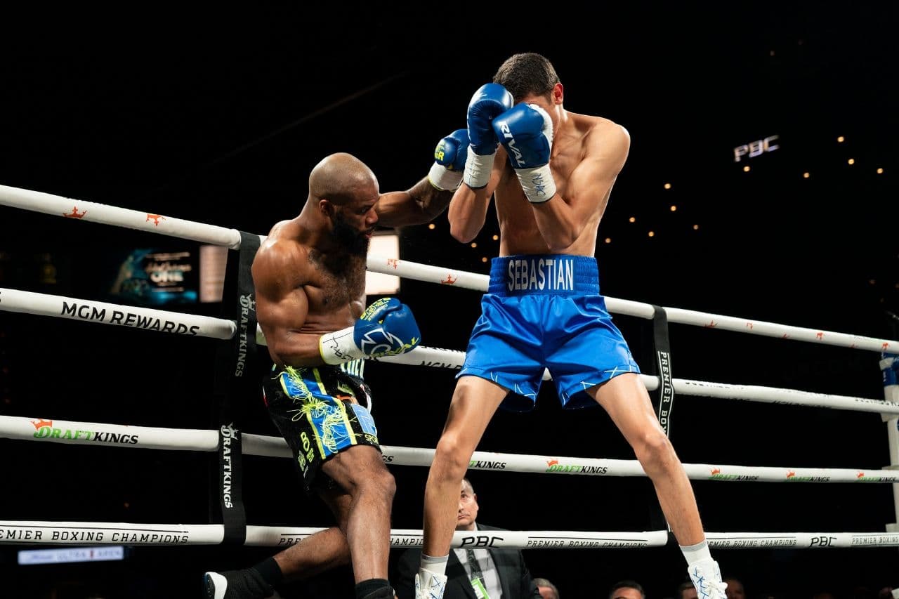 fundora-booker-fight (17).jpg