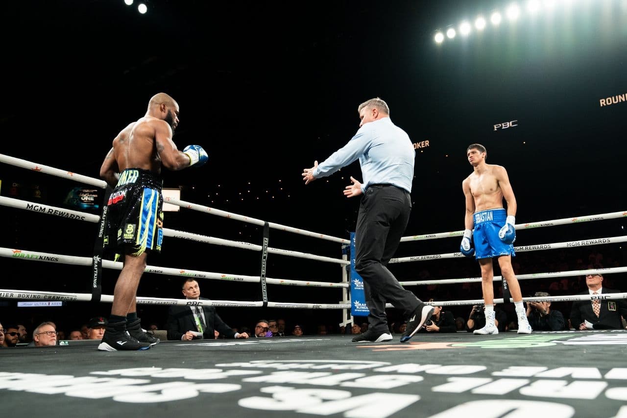 fundora-booker-fight (18).jpg