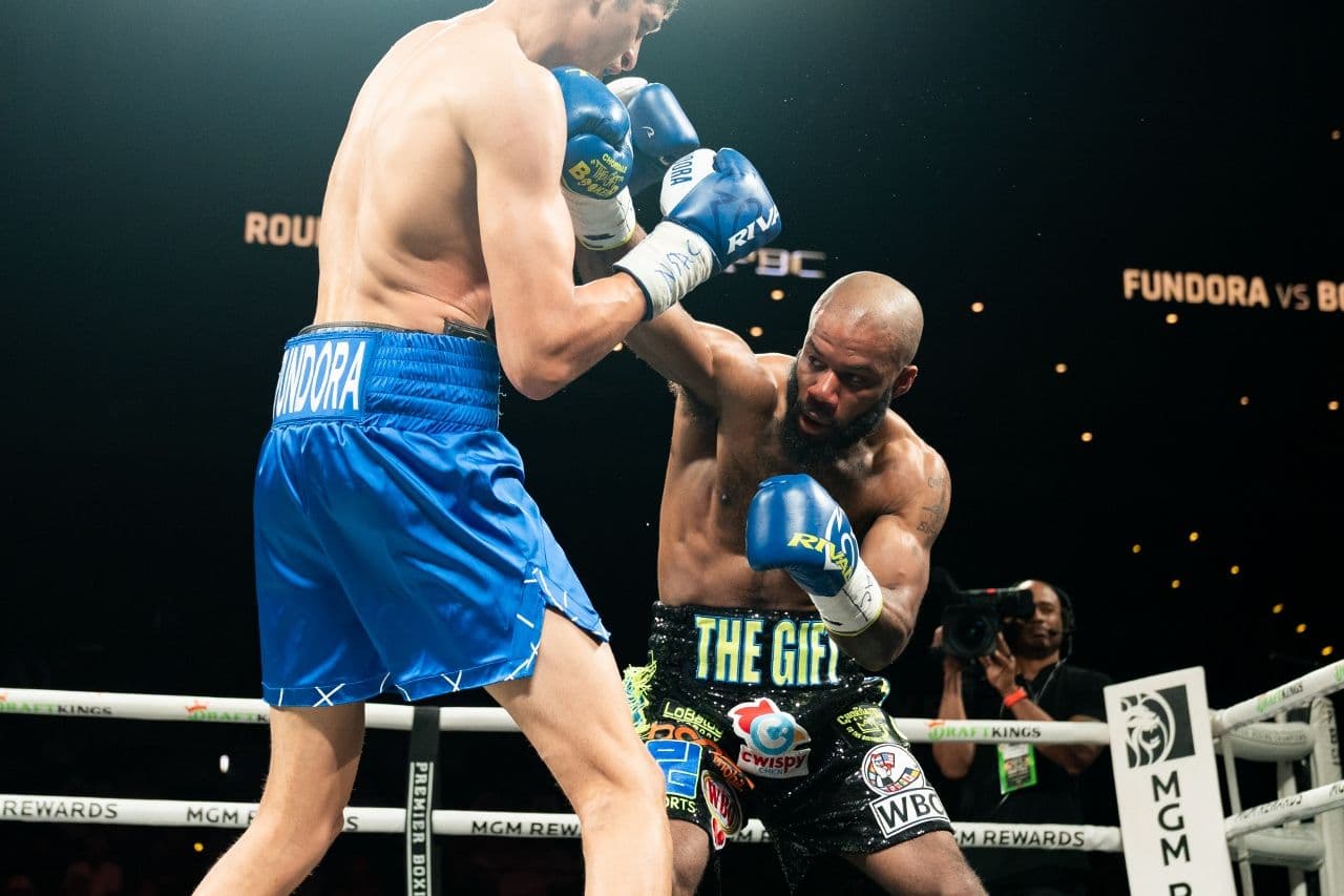 fundora-booker-fight (19).jpg