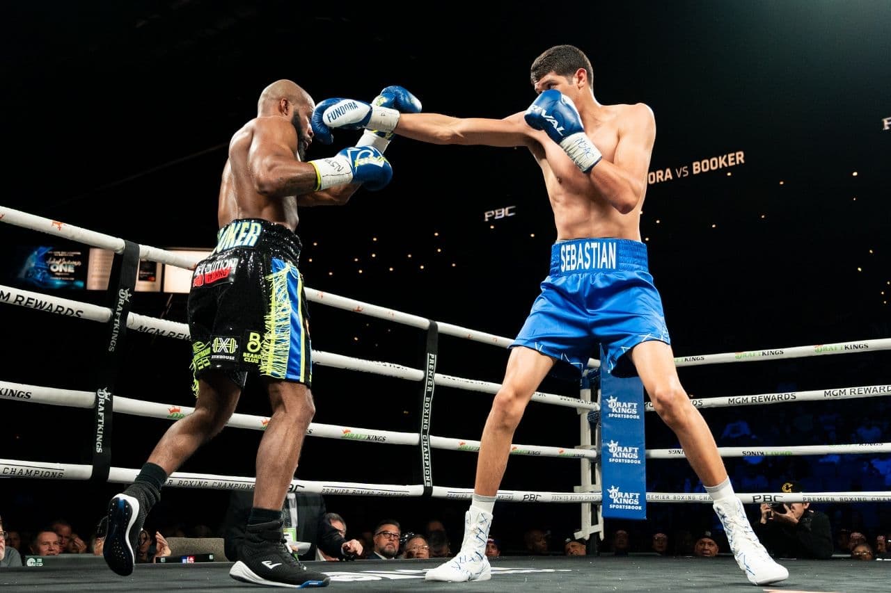 fundora-booker-fight (1).jpg