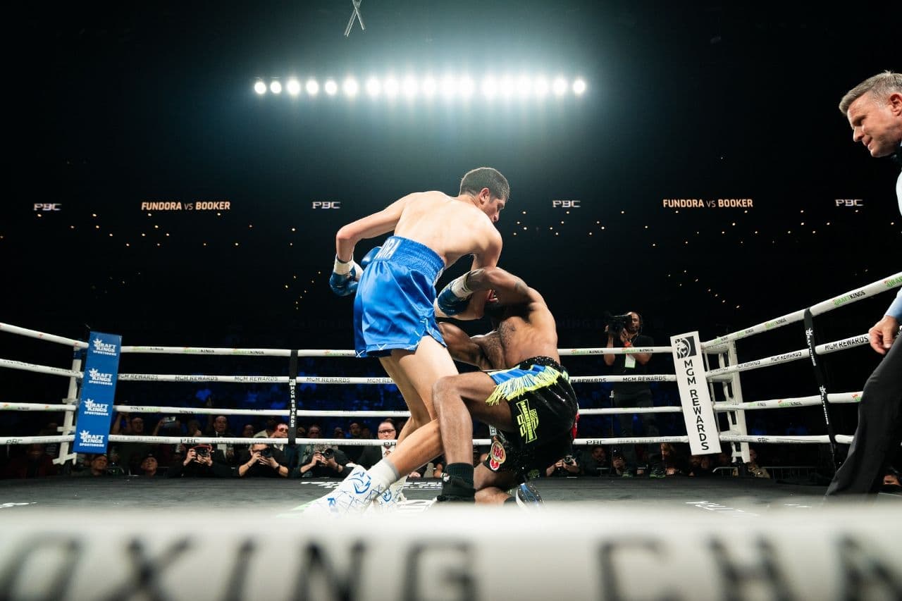 fundora-booker-fight (8).jpg
