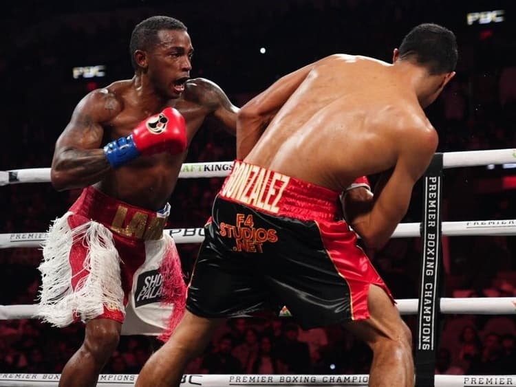 More boos than action as Erislandy Lara Dominates Johan Gonzalez To Retain Middleweight Belt