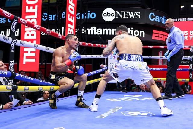 De La Hoya Laments Poor Performances Despite Generous Paydays from Turki Alalshikh