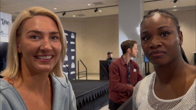 Claressa Shields détaille son contrat de deux ans pour quatre combats et souhaite affronter Mikaela Mayer ensuite.