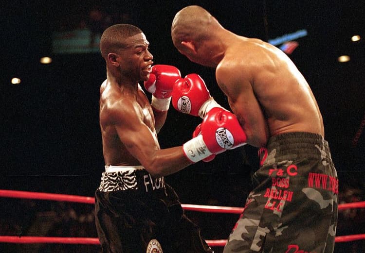 Patrick Connor : le virage de Floyd Mayweather vers le rôle de « méchant » a commencé face à Diego Corrales — et il en a tiré profit.