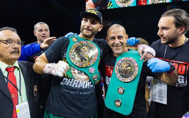 Noel Mikaelian tourne la page et vise des combats d’unification des titres après sa victoire contre Badou Jack.