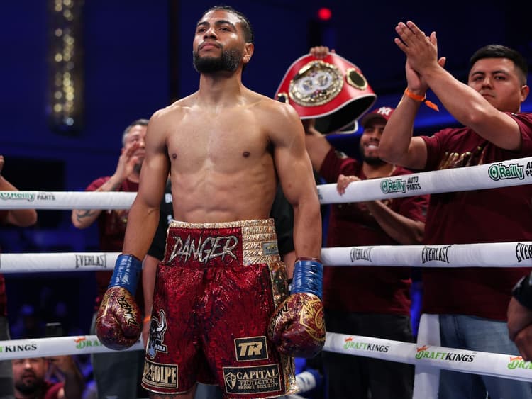 Raymond Muratalla conserve son titre IBF en s’imposant par décision majoritaire face à Andy Cruz