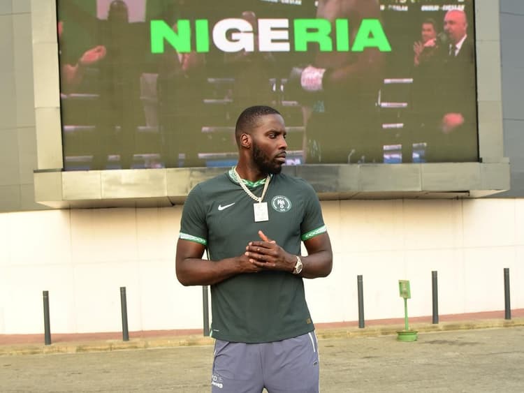 Lawrence Okolie révèle la seule personne qui l’a convaincu de boxer au Nigeria