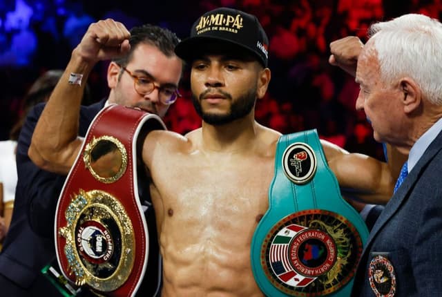 Raymond Muratalla looks to force issue, land Lomachenko fight by beating Abdullaev 