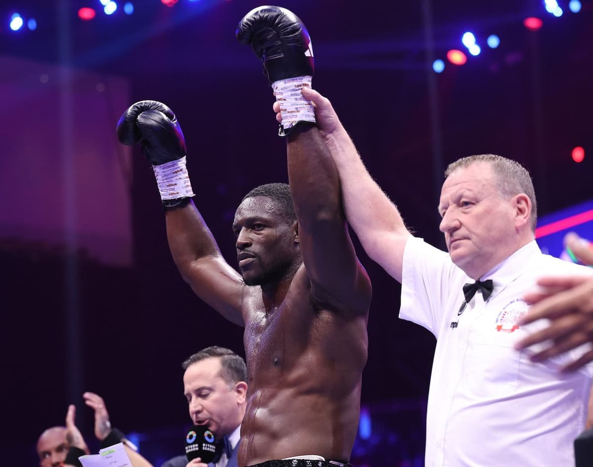 Richard Riakporhe vs Tommy Welch