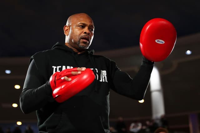 Who wins mythical matchup between Roy Jones, Oleksandr Usyk? 