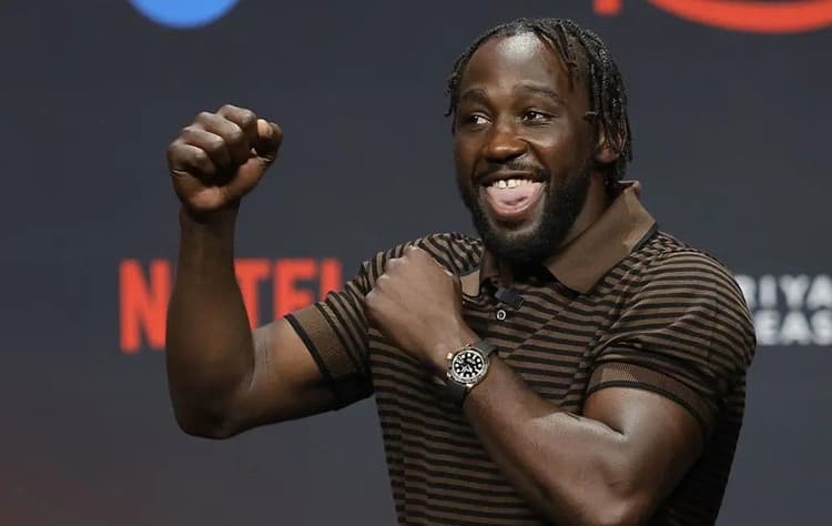 テレンス・クロフォードがミドル級戦線に警告：「お前たちを見ているぞ」