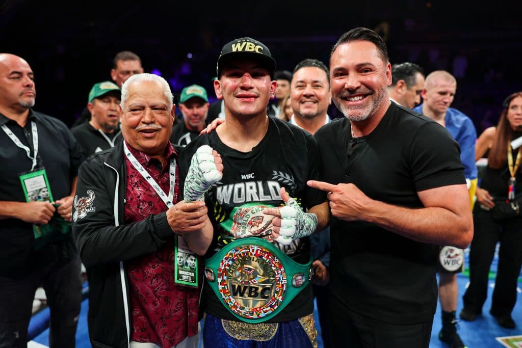 Oscar De La Hoya critique Xander Zayas pour ne pas avoir accepté le combat contre Vergil Ortiz : « Les boxeurs ne veulent pas se battre »