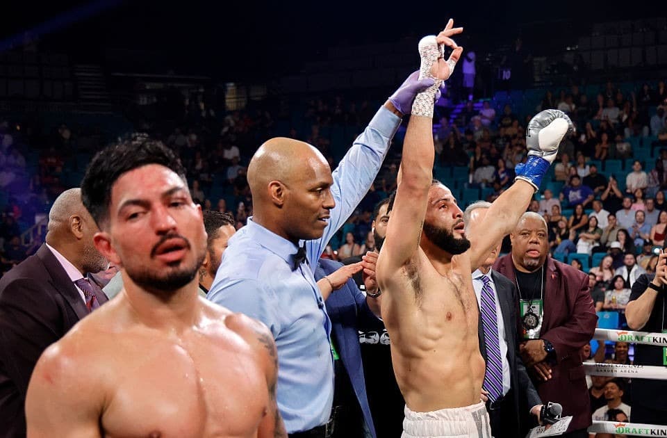 Tellez Overcomes Nose Damage, Beats Mendoza By clear Decision