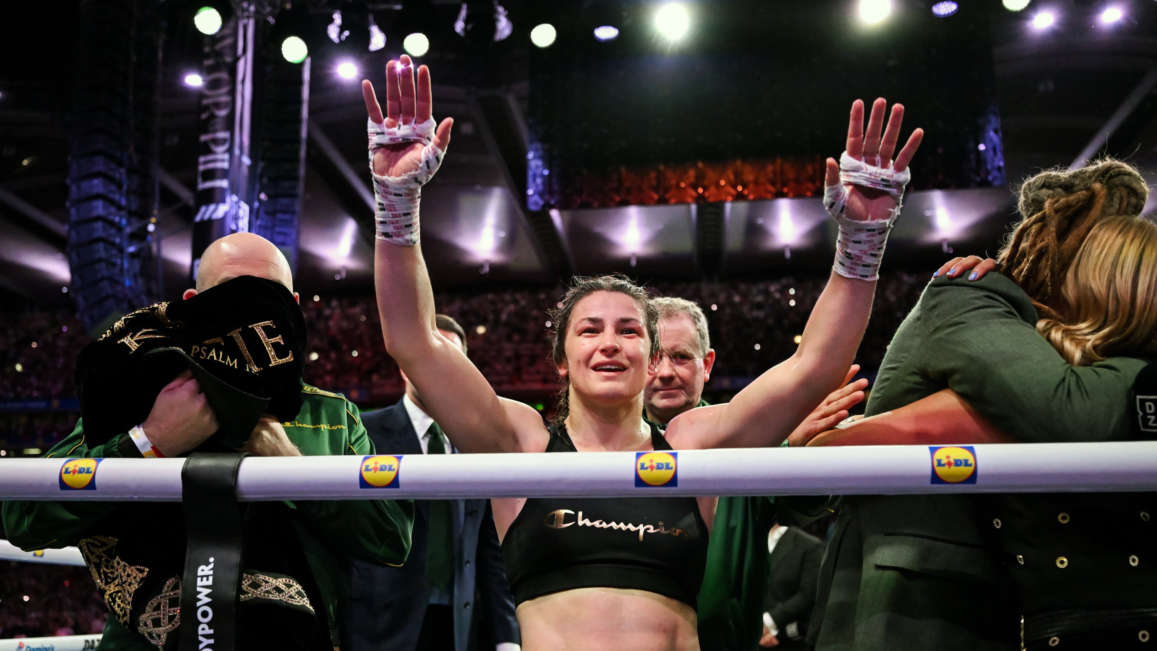 Taylor closes out remarkable career with one-sided victory