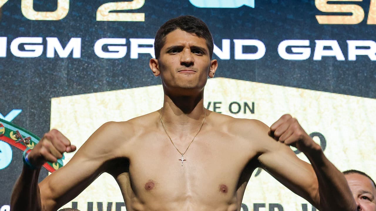 Crawford praises Fundora as world's best junior middleweight