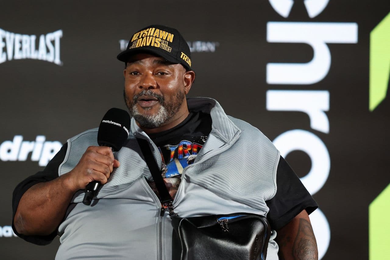 Bomac Shakes Head at Rehydration Clause In Canelo-Crawford Talks: “Let's Go Test Ourselves"