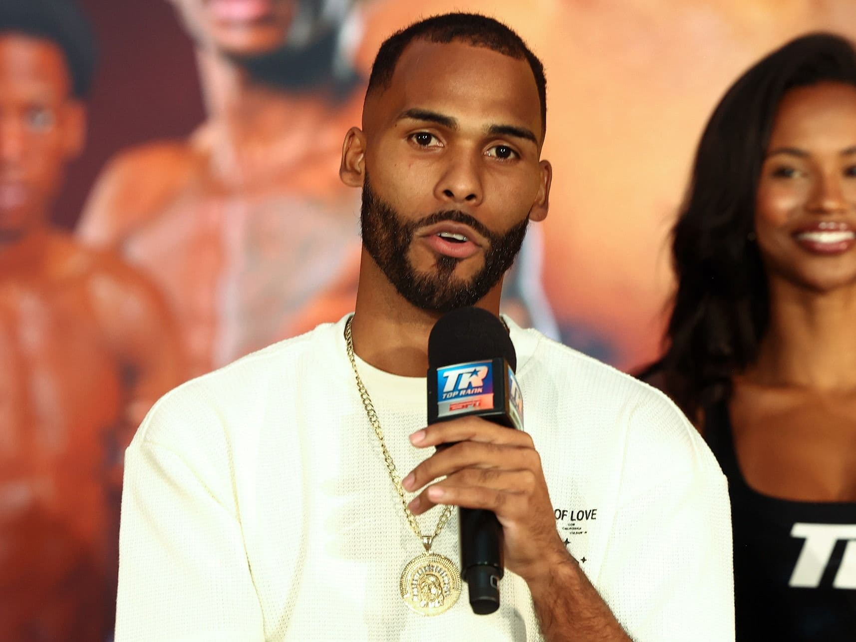 Edwin De Los Santos' Promoter: Cautionary tale of Haney-Garcia makes decision easy