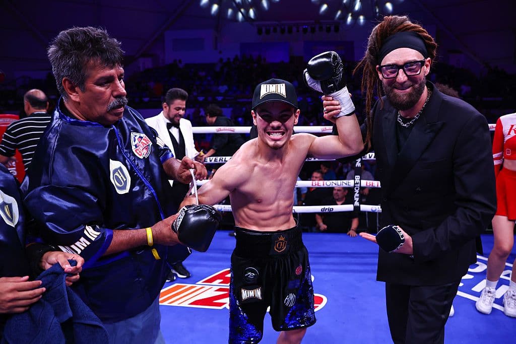 Christian Medina dethrones Yoshiki Takei for WBO 118-pound title