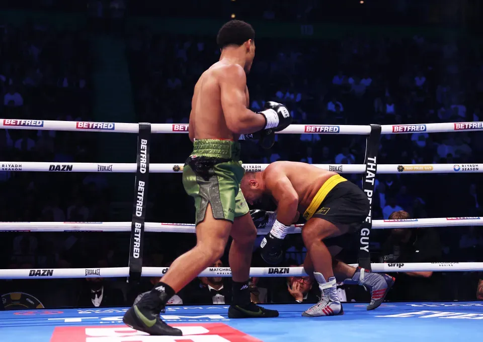 Heavyweight Prospect Leo Atang Wins Eagerly Awaited Pro Debut By 1st-Round KO