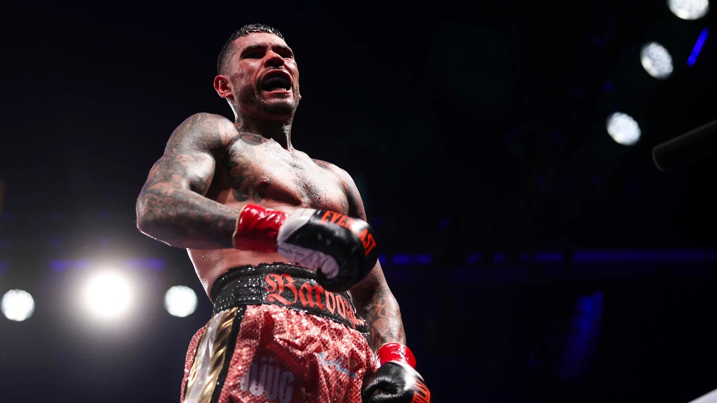 Barboza picks apart Sims en route to wide points victory