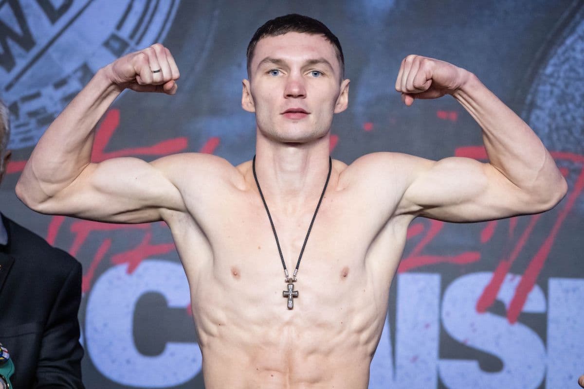 Dzmitry Asanau Works Past Francesco Patera To Secure Decision in Montreal