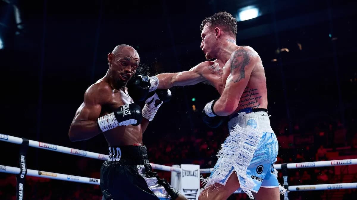 Smith retains junior welterweight title in chess match with Puello