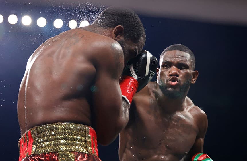 Yoenli Hernandez picks apart Terrell Gausha, stops him in four