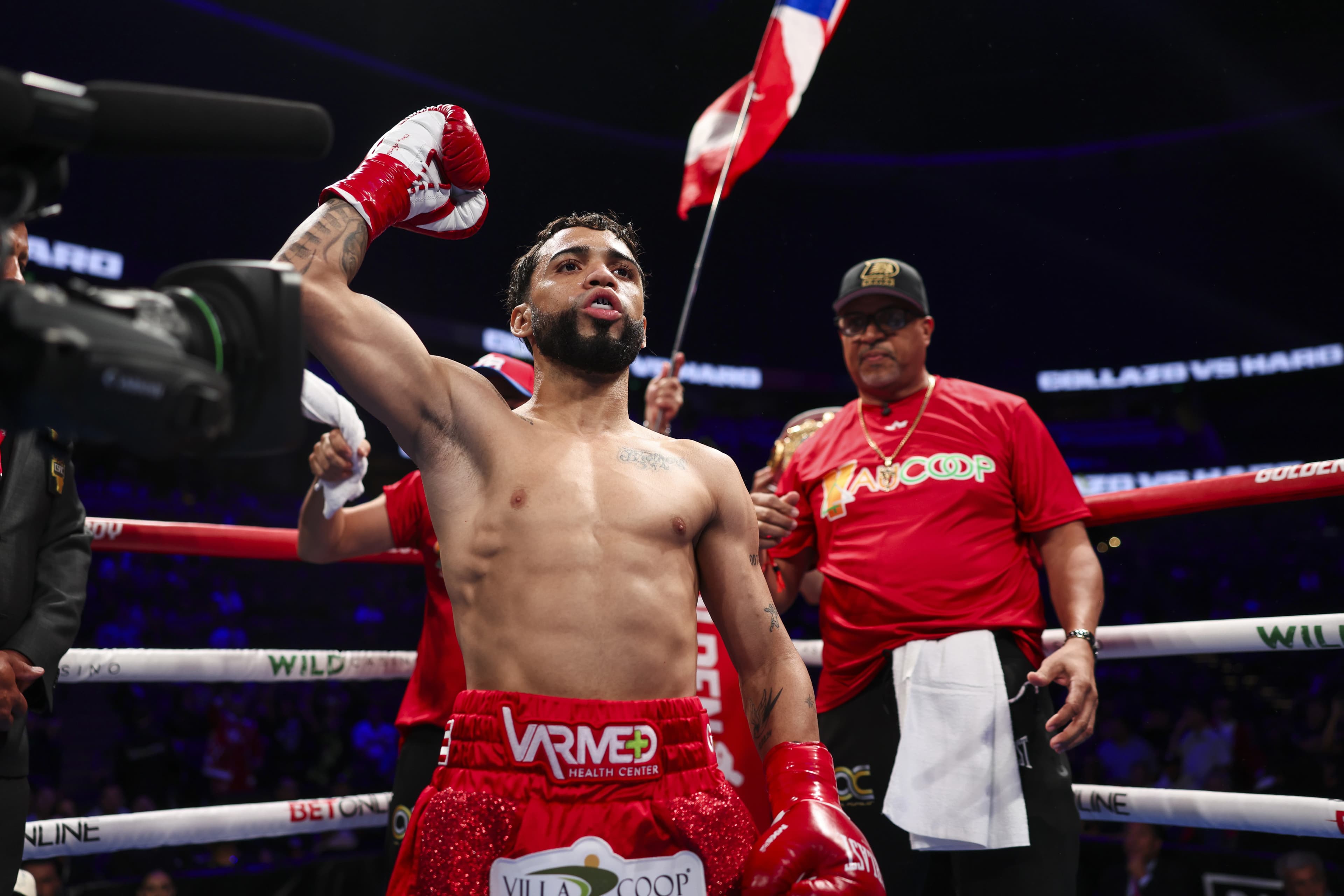 Oscar Collazo dominates, stops Jesus Haro in six rounds