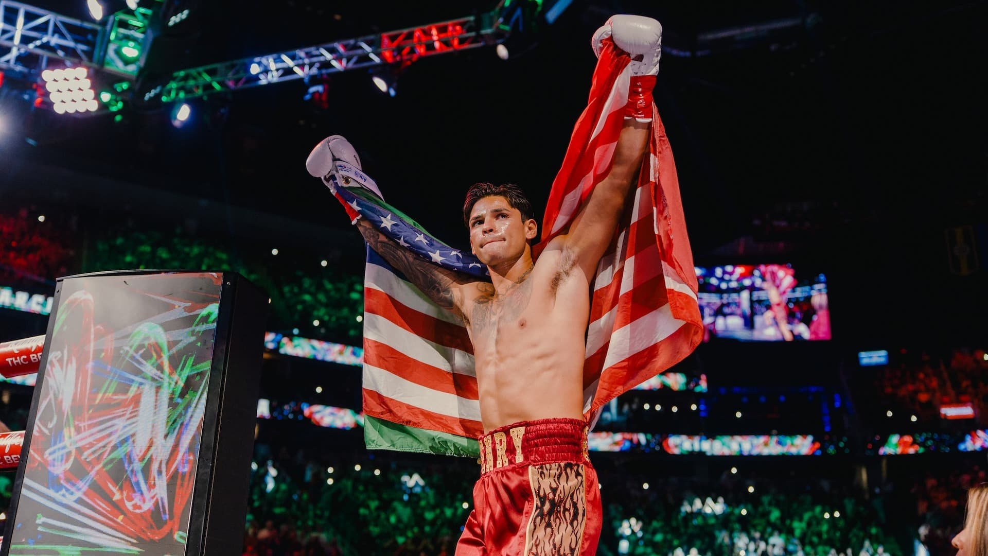 With De La Hoya absent, Zuffa impresses soon-to-be free agent Garcia