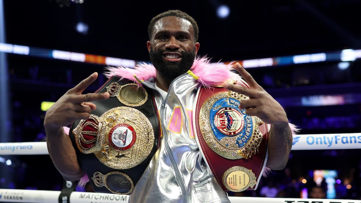 Relive the live action as Ennis beat Zayas, clinching 154-pound titles
