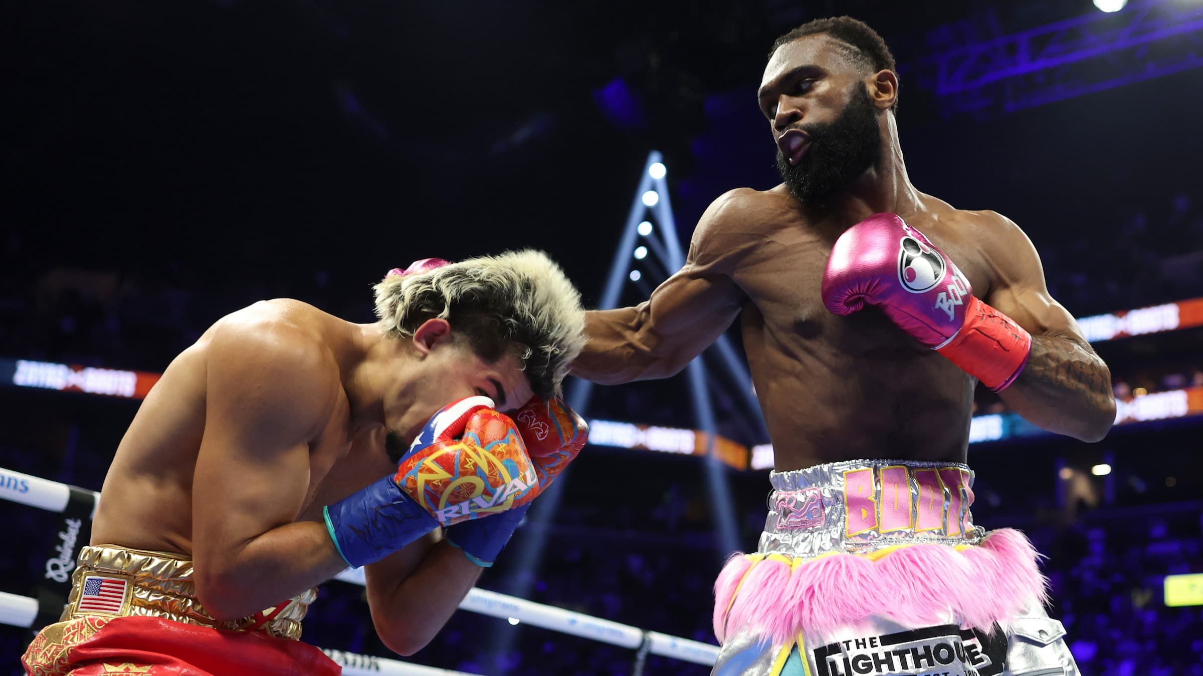 Ennis digs deep to finish Zayas and become unified champion