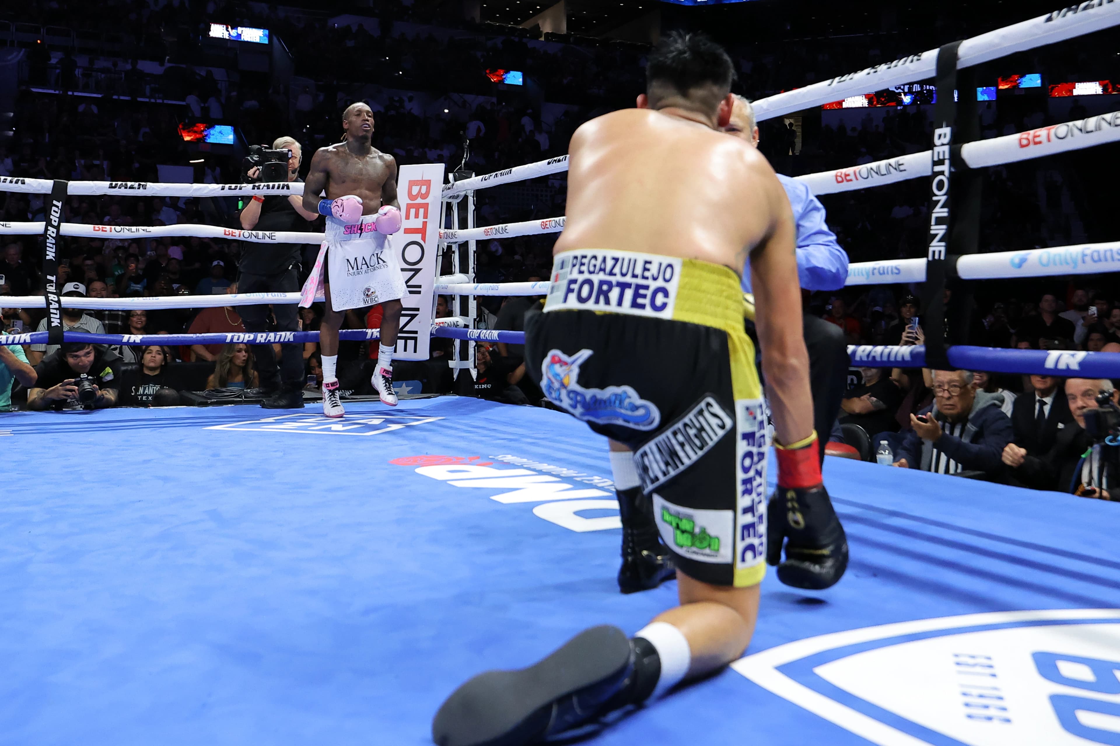 Foster relishes 'all-around' performance against Navarrete